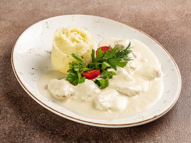 Куриная грудка в сливочном соусе  с сыром дор блю